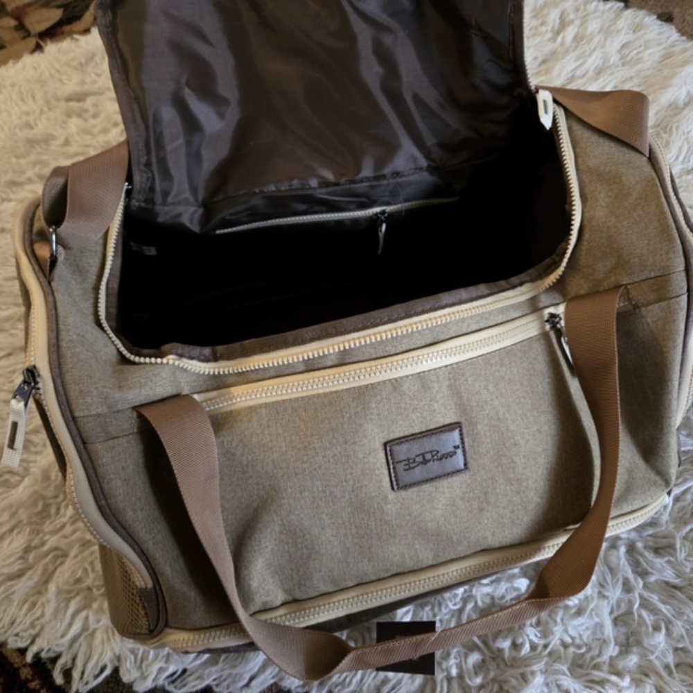 Bella Russo 20” Classic Tan and Brown Duffle Bag